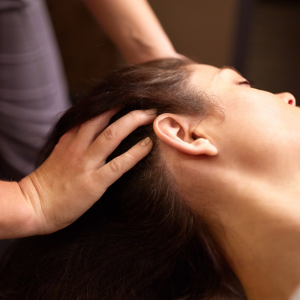 INDIAN HEAD MASSAGE